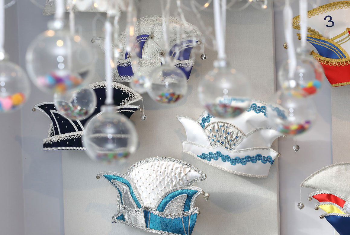 Blaue Komitée-Mütze