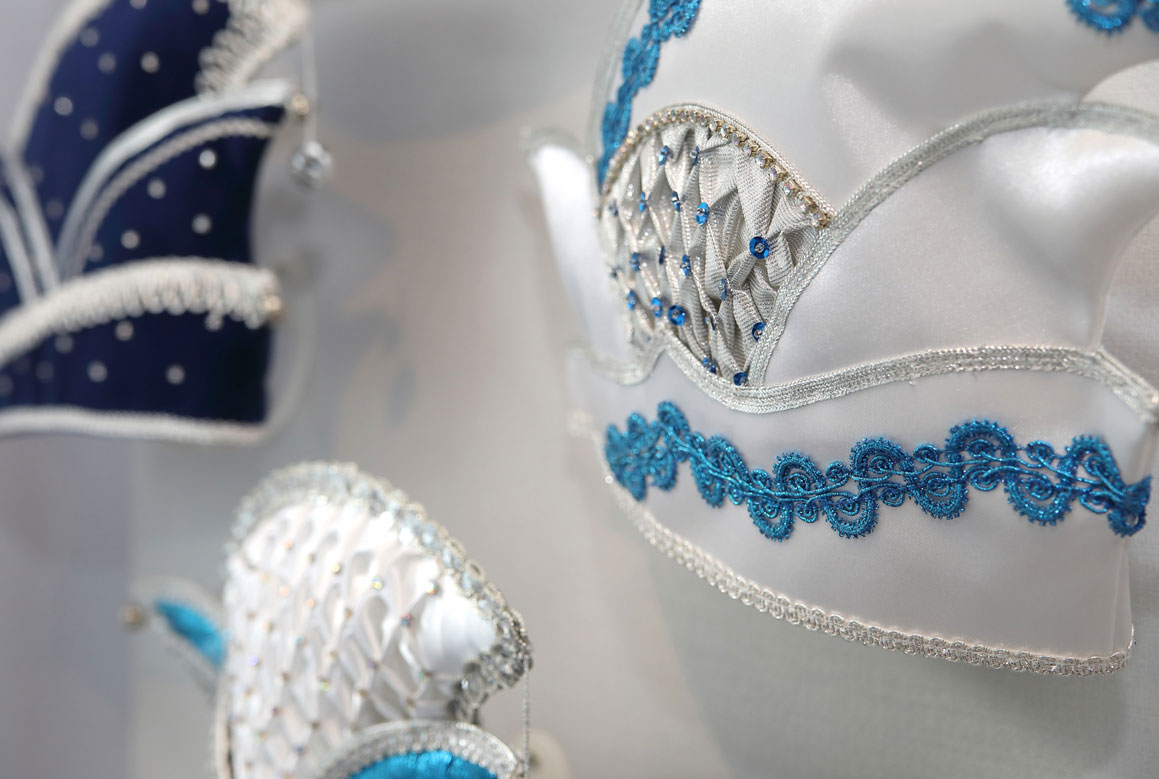 Komitée-Mütze blaue Stickerei